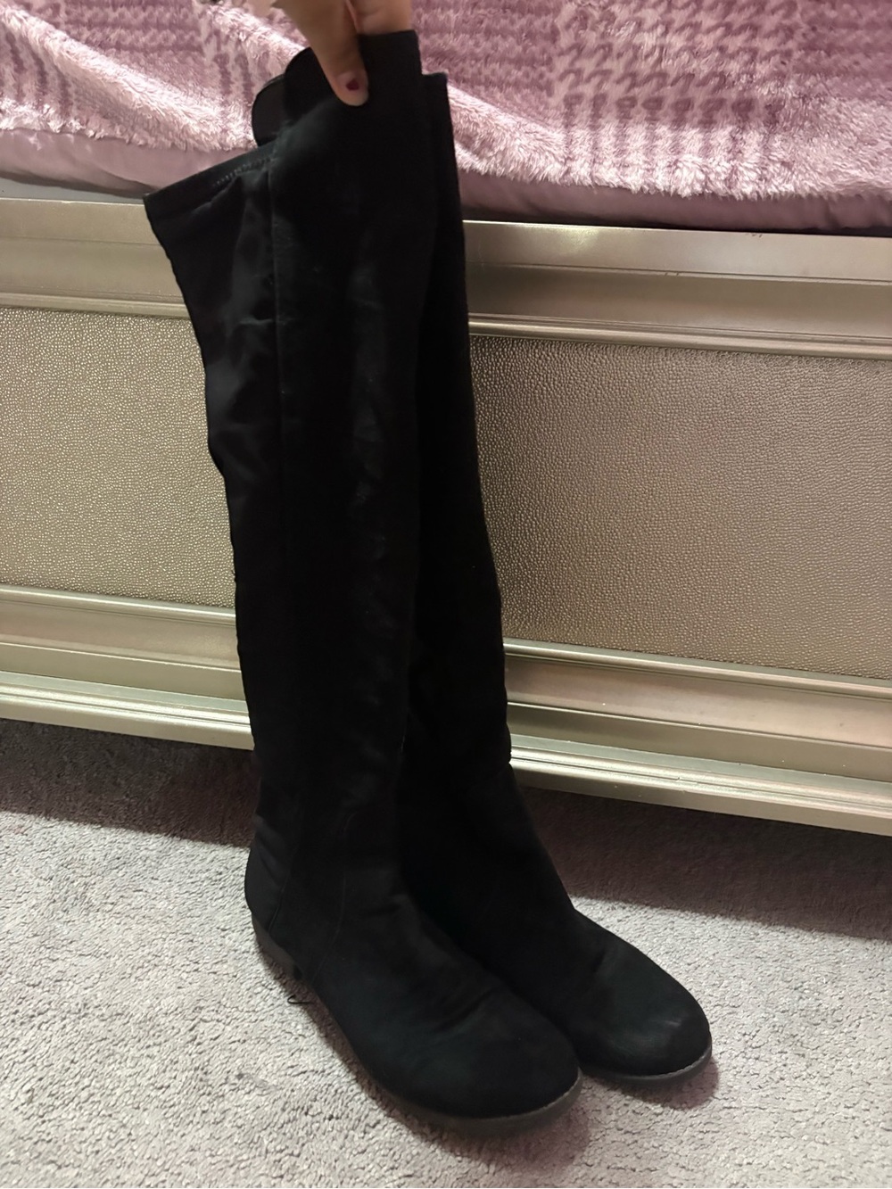 Black Knee-High Women's Boots - Classic Over-the-Knee Style